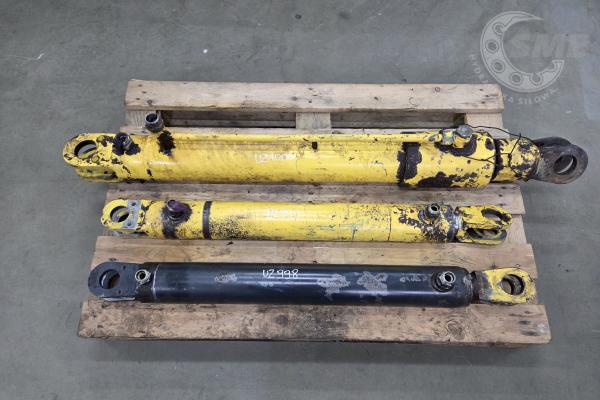 Kompaktor Bomag BC 572 RB - siłowniki
