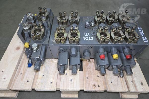 Liebherr A314 rozdzielacz hydrauliczny 10335550 - M7-1727-30/7M7-20
