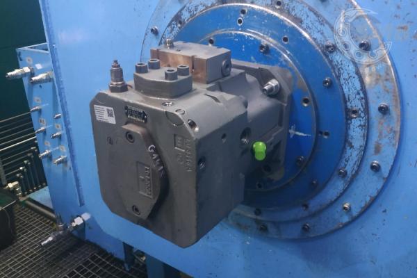 LIEBHERR POMPA GŁÓWNA KOPARKI DPVO165 BEZ WYJSCIA NA POPKĘ ZĘBATĄ, NISKI STEROWNIK, FLANSZA NA M20