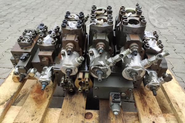 Rozdzielacz Linde Liebherr R924