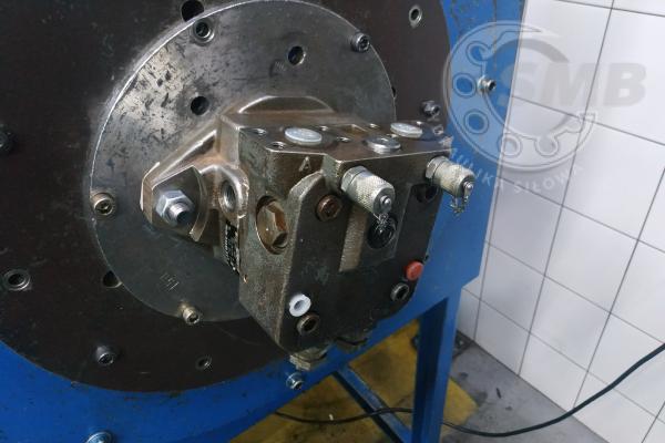 LIEBHERR SILNK OBROTU KOPARKI FMF045
