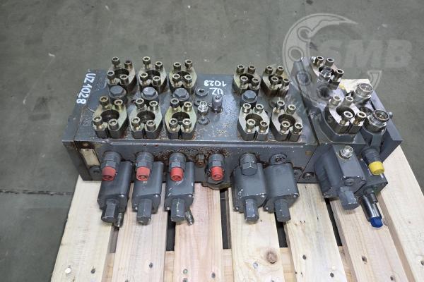 Liebherr A314 rozdzielacz hydrauliczny 10335550 - M7-1727-30/7M7-20