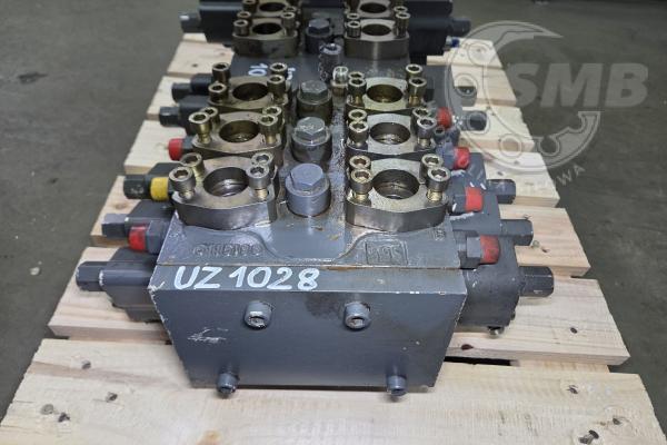 Liebherr A314 rozdzielacz hydrauliczny 10335550 - M7-1727-30/7M7-20