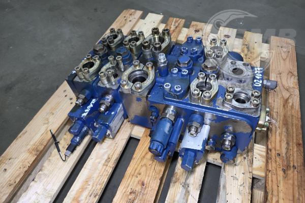 LIEBHERR L580 - ROZDZIELACZ HYDRAULICZNY M6-1299-00/4M6-22M2JZ+2HV11