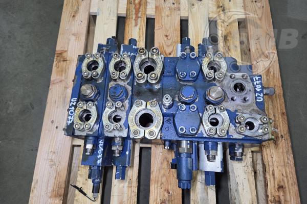 LIEBHERR L580 - ROZDZIELACZ HYDRAULICZNY M6-1299-00/4M6-22M2JZ+2HV11
