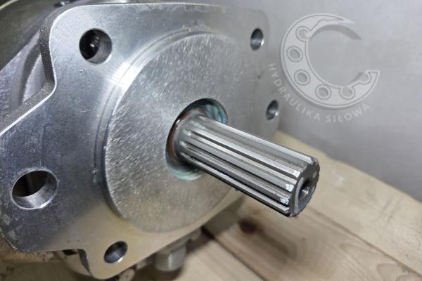 POMPA SKRĘTU PARKER 0302837 - ŁADOWARKA STALOWA WOLA Ł560 BIC