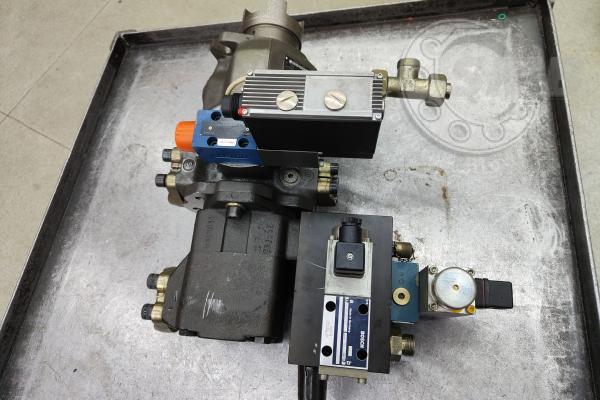 Tandem pomp hydraulicznych A10VSO45 (SYDFEE) + P. ŁOPATKOWA