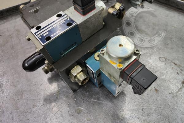 Tandem pomp hydraulicznych A10VSO45 (SYDFEE) + P. ŁOPATKOWA