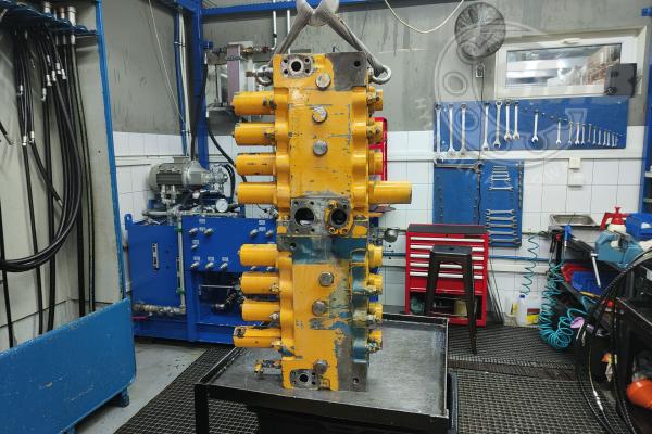 ROZDZIELACZ REXROTH 8 SEKCJI M8-1313-00/8M8-32