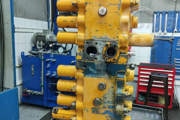 ROZDZIELACZ REXROTH 8 SEKCJI M8-1313-00/8M8-32