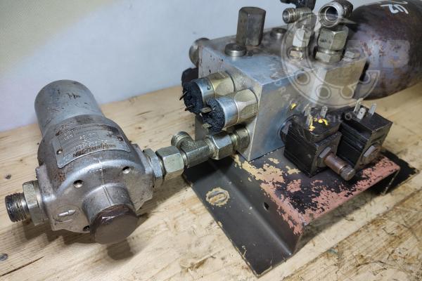 Blok zaworowy + filtr Sennebogen