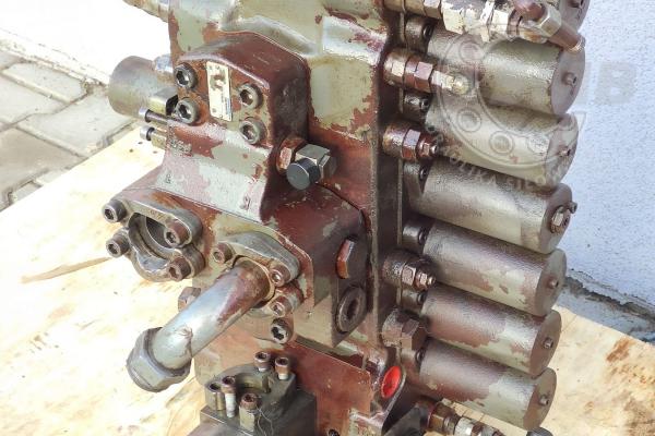 Rozdzielacz Liebherr  M8-1048-00/7M8-22