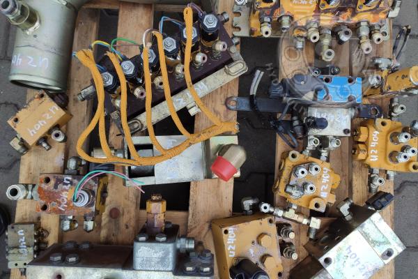 CAT 325C elementy hydrauliki