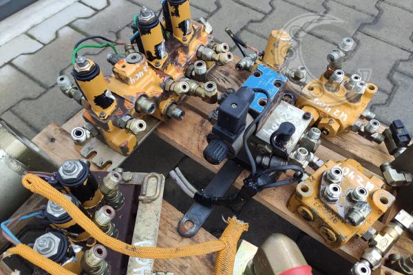 CAT 325C elementy hydrauliki