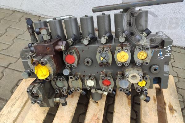 Rozdzielacz hydrauliczny Liebherr M8-1132-00/8M8/18
