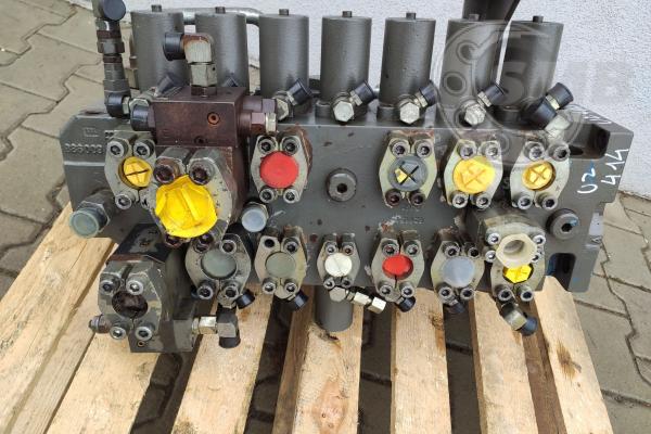 Rozdzielacz hydrauliczny Liebherr M8-1132-00/8M8/18