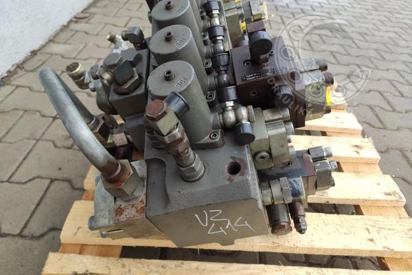 Rozdzielacz hydrauliczny Liebherr M8-1132-00/8M8/18