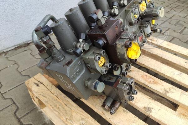 Rozdzielacz hydrauliczny Liebherr M8-1132-00/8M8/18