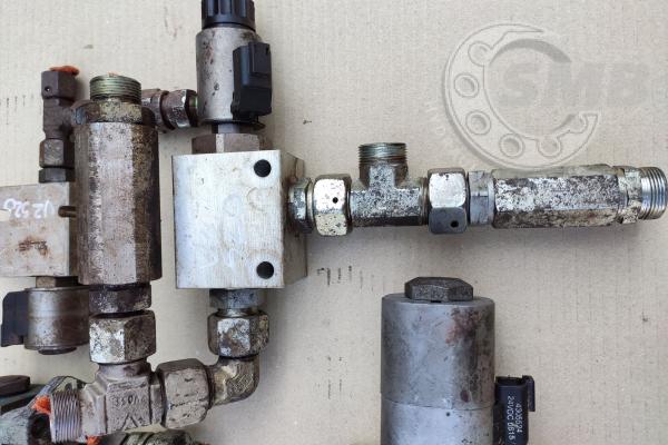 Liebherr 524 - elementy hydrauliki