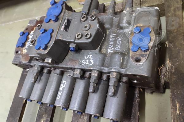 Rozdzielacz Liebherr  M8-1405-00/7M8-22 - na części
