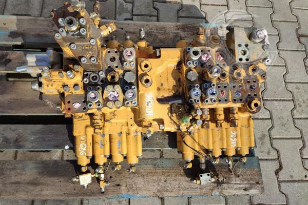 Cat320 Rozdzielacz 107-7070