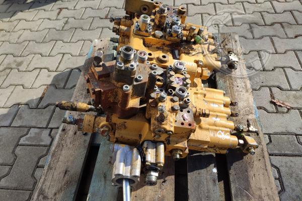 Cat320 Rozdzielacz 107-7070