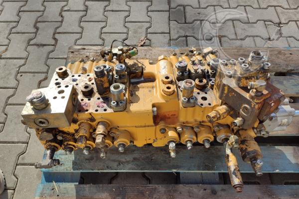 Cat320 Rozdzielacz 107-7070